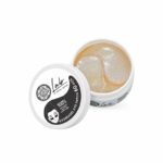 Natura Siberica Biome Hyaluronic Eye Patches Επιθέματα Ματιών με Υαλουρονικό 60 τεμάχια Βάση BIOME: Μοναδικά ενεργά μεταβιοτικά (postbiotic), ζυμωμένα εκχυλίσματα βόρειου βατόμουρου και άγριου σμέουρου βοηθούν στη στήριξη του μικροβιώματος του δέρματός σας. Αυξάνουν την αντίσταση της επιδερμίδας στις επιδράσεις του αστικού τρόπου ζωής, ενισχύουν τη λάμψη και την αναγέννηση του δέρματος, το διατηρούν υγιές και βοηθούν στη διατήρηση της φυσικής νεανικής σας εμφάνισης. Δοκιμάστε τα eye patches με Υαλουρονικό, έναν σούπερ ήρωα για να ενυδατώσετε και να επαναφέρετε τον τόνο του δέρματος, ενώ παράλληλα σβήνουν τα σημάδια κόπωσης. Οδηγίες Χρήσης: Εφαρμόστε τα patches κάτω από την περιοχή των ματιών. Αφήστε για 5-10 λεπτά και αφαιρέστε τα. Αποφύγετε την απευθείας επαφή με τα μάτια. Απλώστε απαλά τα υπολείμματα που έχουν μείνει στην περιοχή. Συνεχίστε με την κρέμα ματιών Biome. Κατάλληλα για καθημερινή χρήση.