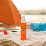 Πληροφορίες για Avene Spray Enfant spf 50+ 200ml Πολύ υψηλή προστασία του ευαίσθητου δέρματος του παιδιού.Αποτελεσματικό στο σύνολο του φάσματος της ηλιακής ακτινοβολίας (UVB-UVA μακρές και βραχείες). Χωρίς άρωμα. Χωρίς paraben. Επιβεβαιωμένη συμφωνία UVA με τις Ευρωπαϊκές συστάσεις. ΠΟΛΥ ανθεκτικό στο νερό. 100% φωτοσταθερό. Οι Σωστές Κινήσεις Αποφύγετε την έκθεση μεταξύ 12h και 16h. Ανανεώνετε συχνά τις εφαρμογές σε περίπτωση παρατεταμένης έκθεσης και μετά από κάθε μπάνιο.. Πριν από κάθε έκθεση στον ήλιο, εφαρμόστε ομοιόμορφα στο δέρμα. Τα εγκαύματα είναι επικίνδυνα, ειδικότερα στα παιδιά. Η χρήση του προϊόντος αυτού δεν πρέπει να σας ενθαρρύνει να εκτίθεστε πολύ στον ήλιο. Γιατί Avene Spray Enfant spf 50+ 200ml Επωφελείται από τον αποκλειστικό συνδυασμό δραστικών συστατικών