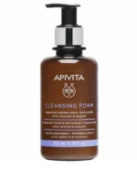 Πληροφορίες για Apivita Cleansing Foam Face And Eyes αφρος καθαρισμου 200ml Πρακτικός κρεμώδης αφρός που καθαρίζει απαλά πρόσωπο και μάτια από ρύπους και μακιγιάζ χωρίς να ερεθίζει ή να αφυδατώνει την επιδερμίδα. Οι ήπιοι καθαριστικοί παράγοντες και η φυσική σαπωνάρια (σαπουνόχορτο) που χρησιμοποιείται αντί για σαπούνι, καθαρίζουν αποτελεσματικά χωρίς να ερεθίζουν και χωρίς να αφυδατώνουν την επιδερμίδα του προσώπου και των ματιών. Η ελιά και οι πρωτεΐνες σιταριού ενυδατώνουν και θρέφουν την επιδερμίδα. Το βιολογικό εκχύλισμα λεβάντας καταπραΰνει αποτελεσματικά. Η πρόπολη προσφέρει ήπια αντισηπτική δράση και αντιοξειδωτική προστασία. Κατάλληλος για όλους τους τύπους επιδερμίδας Η APIVITA αντικαθιστά το νερό με έγχυμα από βιολογικό πράσινο τσάι για την ισχυρή αντιοξειδωτική του δράση. ΔΕΡΜΑΤΟΛΟΓΙΚΑ ΚΑΙ ΟΦΘΑΛΜΟΛΟΓΙΚΑ ΕΛΕΓΜΕΝΟΣ ΧΩΡΙΣ SLES Απλώστε καθημερινά, πρωί ή και βράδυ, σε βρεγμένο πρόσωπο και λαιμό κάνοντας ελαφρύ μασάζ. Στη συνέχεια ξεβγάλετε με άφθονο νερό. Για εξωτερική χρήση μόνο. Η ΑPIVITA αντικαθιστά το νερό με βιολογικά εγχύματα που προσδίδουν στα προϊόντα της κυρίως αντιοξειδωτικές ιδιότητες. Με δεδομένο ότι το νερό στα περισσότερα καλλυντικά προϊόντα αντιστοιχεί σε πάνω από το 70% της σύνθεσης τους, τα προϊόντα της APIVITA είναι από τη βάση τους πλούσια σε αντιοξειδωτικά συστατικά. Η αποτελεσματικότητα των εγχυμάτων που επιλέγονται κάθε φορά αποδεικνύεται με επιστημονικές μεθόδους. Η αντιοξειδωτική τους δράση μετράται με τη μέθοδο FRAP, ενώ η ικανότητα των εγχυμάτων να εξουδετερώνουν τις ελεύθερες ρίζες με τη μέθοδο DPPH. Το βιολογικό πράσινο τσάι που χρησιμοποιείται ως βάση σε πολλά προϊόντα, επιλέχθηκε καθώς είναι πλούσιο σε πολυφαινόλες με σημαντική αντιοξειδωτική δράση ενώ έχει αντισηπτικές, αντιερεθιστικές και αντιφλεγμονώδεις ιδιότητες, αναζωογονεί και ενυδατώνει το δέρμα. Τα τελευταία έτη η APIVITA μελετά και χρησιμοποιεί εγχύματα από Ελληνικά βότανα με αποδεδειγμένες και εξαιρετικές αντιοξειδωτικές ιδιότητες όπως το βιολογικό Ελληνικό τσάι του βουνού.