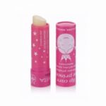 APIVITA LIP CARE BEE PRINCESS BIO-ECO με βιολογικό βερίκοκο και βιταμίνες, 4,4g ΚΥΡΙΑ ΧΑΡΑΚΤΗΡΙΣΤΙΚΑ & ΟΦΕΛΗ APIVITA Τα APIVITA lipcare ενυδατώνουν, προστατεύουν και επανορθώνουν την ευαίσθητη επιδερμίδα των χειλιών χάρη στο μέλι, στην πρόπολη, το μελισσοκέρι και το βιολογικό βούτυρο καριτέ. Είναι τα μόνα στην αγορά του ελληνικού φαρμακείου με 100% φυσική βάση και φυσική σύνθεση που αγγίζει το 100%. Lip care bee Princess bio-eco με βιολογικό βερίκοκο & βιταμίνες 100% φυσική σύνθεση Ενυδατωνει και αφήνει τα χείλη απαλά και υγιή χωρίς λάμψη χάριν του ελαίου ελιάς, του μελισσοκεριού, του βούτυρου καριτέ, του βούτυρου κακάο, του ελαίου από αβοκάντο, των εστέρων jojoba,του μελιού και του εκχυλίσματος από βερίκοκο Προστατεύει από τραυματισμούς και αποκαθιστά τα σκασμένα χείλη χάριν της α-βισαβολόλης και του ελαίου από αβοκάντο. Προστατεύει από τους περιβαλλοντικούς κινδύνους χάριν της βιταμίνης Ε και του αιθερίου ελαίου γεράνι Με ευχάριστη, φρουτώδη γεύση και ελκυστική συσκευασία για τις 
