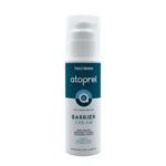 Frezyderm Atoprel Milky Bath Oil Ειδικό Λάδι Βρεφικό Αφρόλουτρο για την Ατοπική Δερματίτιδα Ειδικό λάδι για τον καθαρισμό και την αναλίπανση της ξηρής, ευαίσθητης επιδερμίδας και με ατοπική προδιάθεση. Ένα λάδι πλήρους ανάμειξης με το νερό που προσφέρει καθαρισμό, αναλίπανση και αποτρέπει την επαφή του νερού με τον διαταραγμένο επιδερμικό φραγμό. Εμπλουτίζει το νερό με λιπιδικό φορτίο. Ενισχύει και προστατεύει τον υδρολιπιδικό μανδύα της επιδερμίδας Αναλίπανση Ενυδάτωση Ενδυνάμωση δερματικού φραγμού Προστασία Φόρμουλα διπλής καινοτομίας: - 100% Λειτουργικό Λιπιδικό Περιεχόμενο (F.L.C.) για εμπλουτισμό του νερού με λιπιδικό φορτίο - 100% Μη Πτητικό Περιεχόμενο (N.V.C.) για ενίσχυση και προστασία του υδρολιπιδικού μανδύα Κατάλληλο για: Βρέφη, παιδιά, ενήλικες. Πρόσωπο και σώμα. Δράση | Ενεργά Συστατικά Phospholipids-Glycolipids: Ισχυρή επαναλιπιδίωση και μείωση TEWL Plukenetia volubilis: Αναγέννηση επιδερμίδας - Ελαστικότητα ΧΡΗΣΗ 1ος τρόπος: Διαλύετε 30ml σε 5-6 λίτρα χλιαρό νερό. Ανακινείτε ελαφρά για να σχηματιστεί ομοιόμορφο γαλακτώδες διάλυμα. Καθαρίζετε απαλά και σκουπίζετε ελαφρά χωρίς ξέβγαλμα. 2ος τρόπος: Μπορεί να χρησιμοποιηθεί αδιάλυτο, αυτόνομα, ή ως ενισχυτική βάση της αναλιπαντικής κρέμας. Ανακινείτε καλά πριν τη χρήση.